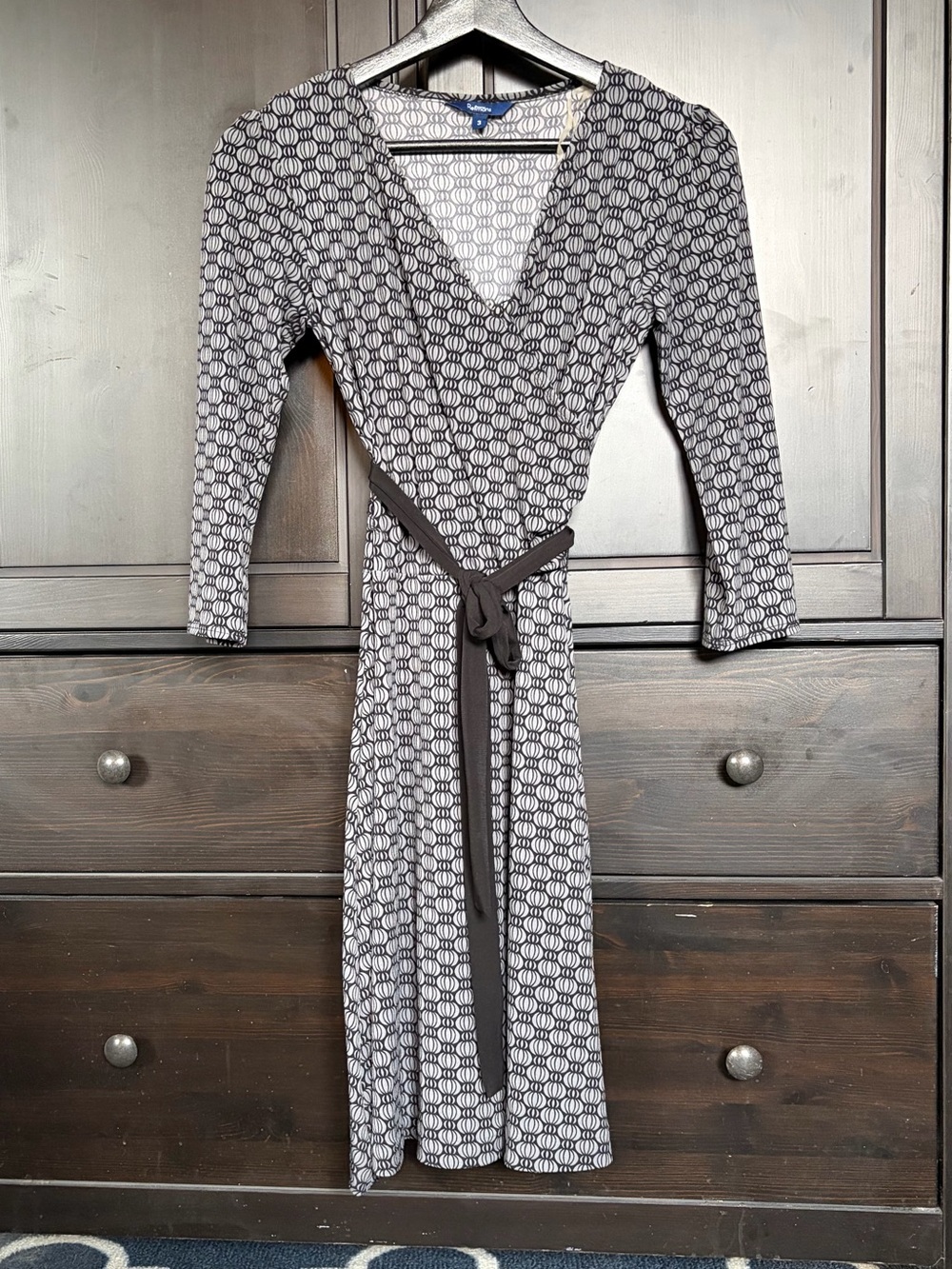 Reitman’s Black and Grey V-Neck Belted Wrap Dress Size 3 Knee Length